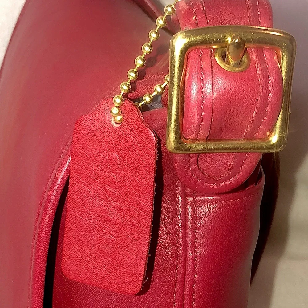 Vintage COACH COMPANION Red Gloved Tanned Turn Lock Crossbody Bag USA 9715